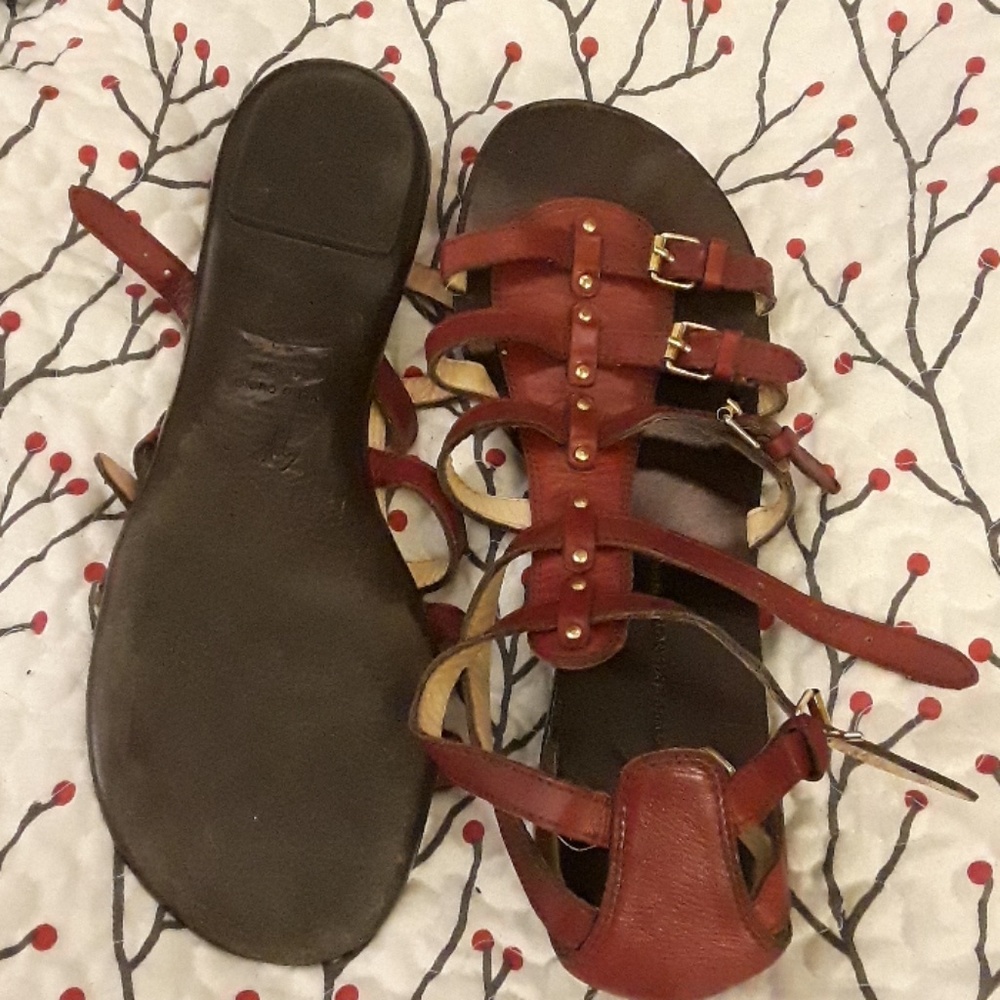 Sandals!... - Picture 3 of 4